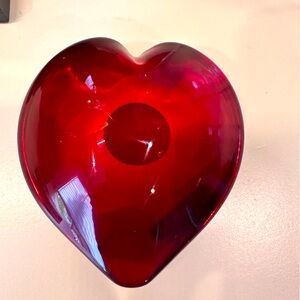 Vintage Dynasty Heirloom Gallery Collectibles Red Glass Heart.